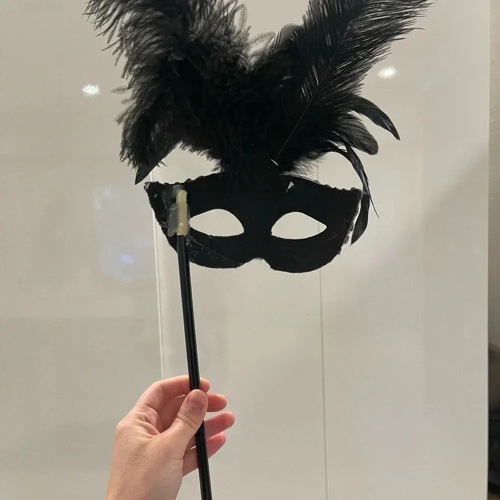Masquerade Mask - Picture 3 of 10